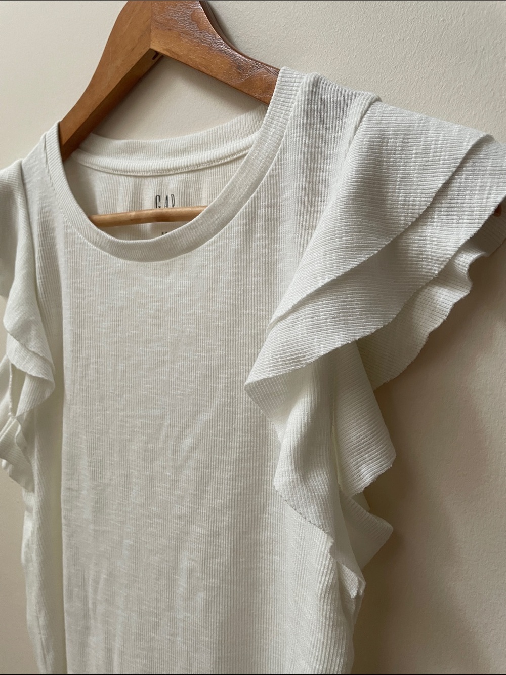 GAP Cream Ribbed Ruffle Sleeve Short Sleeve Top - Picture 4 of 7